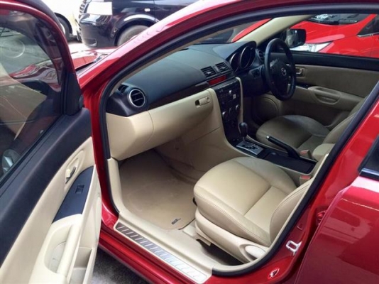 MaZdA3 1.6V รุ่นท็อป 4ประตู เกียร์อัตโนมัติ สีแดง ปี2011
