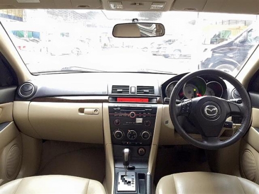 MaZdA3 1.6V รุ่นท็อป 4ประตู เกียร์อัตโนมัติ สีแดง ปี2011