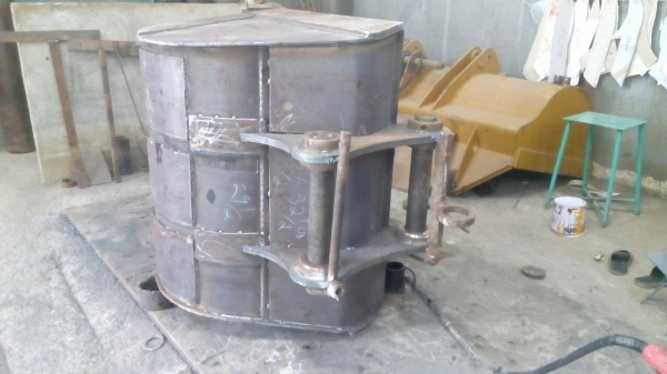 ขายและรับสั่งทำบุ้งกี้ รถแมคโค รับสั่งทำบุ้งกี้ตักดิน ขนาดแล้วแต่ความต้องการ   ทุกรุ่นทุกขนาดรถเล็ก รถใหญ่ รับประกันความเเข็งแรง เชื่อมโดยเครื่องเชื่อมอัตโมมัติ