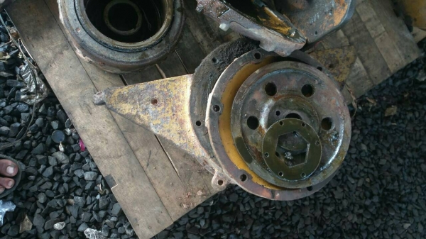 ขายชิ้นส่วนอะไหล่รถแทรกเตอร์ D-4 ของเก่า ถอดจากตัวรถ สภาพสวย มีเฟืองขับ   เฟืองฟรีเนี่ยน หัวฮันเดอร์ ล้อนำ พร้อมใช้งาน