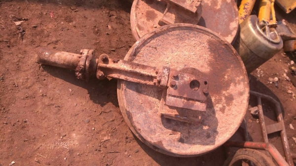 ขายชิ้นส่วนอะไหล่รถแทรกเตอร์ D-4 ของเก่า ถอดจากตัวรถ สภาพสวย มีเฟืองขับ   เฟืองฟรีเนี่ยน หัวฮันเดอร์ ล้อนำ พร้อมใช้งาน