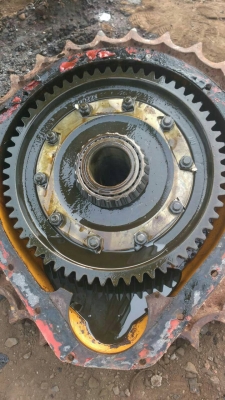 ขายชิ้นส่วนอะไหล่รถแทรกเตอร์ D-4 ของเก่า ถอดจากตัวรถ สภาพสวย มีเฟืองขับ   เฟืองฟรีเนี่ยน หัวฮันเดอร์ ล้อนำ พร้อมใช้งาน