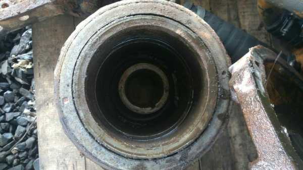 ขายชิ้นส่วนอะไหล่รถแทรกเตอร์ D-4 ของเก่า ถอดจากตัวรถ สภาพสวย มีเฟืองขับ   เฟืองฟรีเนี่ยน หัวฮันเดอร์ ล้อนำ พร้อมใช้งาน