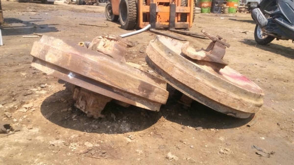 ขายล้อนำรถแทรกเตอร์  D-4 สภาพตามรูปครับ ขายไม่แพง