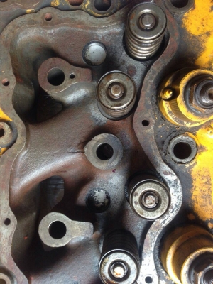 ขายฝาสูบรถแทรกเตอร์ D-5-D 43-Vหัวแชมเมอร์ ฝาบาง ฝานอกสภาพสวยมาก   ขายพร้อมฝาครอบวาวกระเดื่องวาว