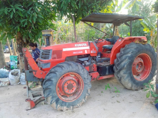 ( ปรับราคาด่วน 290000)ขายรถไถคูโบต้า m9000  พร้อมอุปกรณ์ ใบมีดดันหน้า ผาน 7