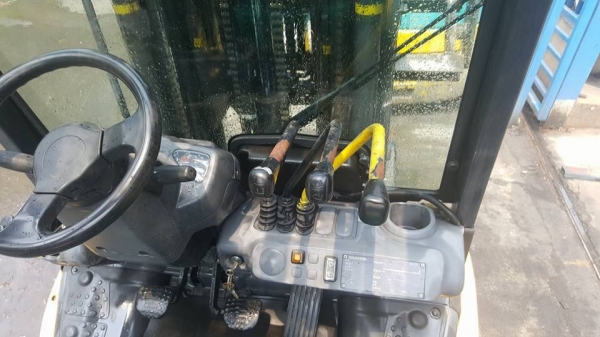 แหล่งรวมรถโฟลค์ลิฟท์มีงาเทอิ้งค์ฟอร์คภาคตะวันออกเป็นรถเสาสูง4.30เมตรแถมบุ๊งกี๋ฟรีเราจัดส่งฟรีทั่วประเทศ/มองหารถงากระดกงาเทอิ้งค์ตักก้อนขี้ยางพารายางถ้วย ราคาใหนเรายินดีจัดหาให้ตามงบประมาณของพี่ๆ