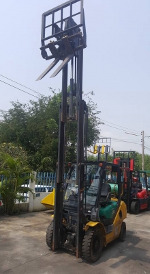 แหล่งรวมรถโฟลค์ลิฟท์มีงาเทอิ้งค์ฟอร์คภาคตะวันออกเป็นรถเสาสูง4.30เมตรแถมบุ๊งกี๋ฟรีเราจัดส่งฟรีทั่วประเทศ/มองหารถงากระดกงาเทอิ้งค์ตักก้อนขี้ยางพารายางถ้วย ราคาใหนเรายินดีจัดหาให้ตามงบประมาณของพี่ๆ