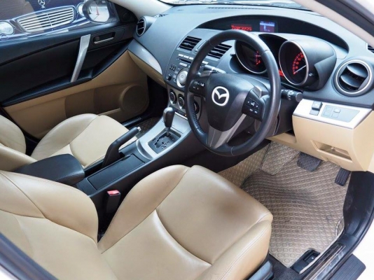 Mazda 3 2.0 Sport สีขาว ปี2011