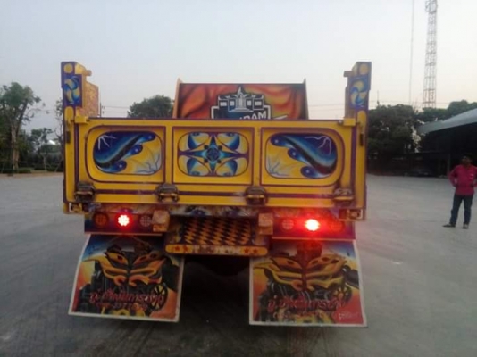 ขายหกล้อดั้ม 195 แรงม้า เอกสารอินวอย ขายหกล้อดั้ม 195 แรงม้า เอกสารอินวอย