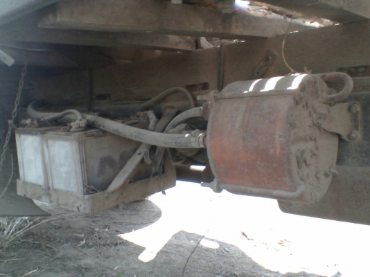 ISUZU TL 100 HP 4BC2 รถบรรทุกหกล้อ กระบะเหล็กความยาว 4.30 เมตรสภาพดีพร้อมบรรทุกได้เลย เครื่องยนต์เดิมๆแรงดีไม่แตกเยิ้ม วางหัวเก๋ง NKR ภายในสวยครบยังไม่แจ้งลงเล่มทะเบียนนะครับ พวงมาลัยธรรมดา เกียร์ยาว ช่วงล่างคัชซีไม่ผุไม่บวม ยาง 7.50 ขอบ 16 สภาพดี 60\% พร้