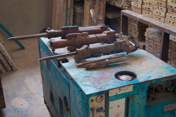 ปั๊มลม Airman 70CFM+หัวสกัด3ชุด ปั๊มลม Airman 70CFM+หัวสกัด3ชุด