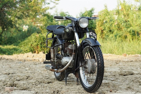 วุฒิ นนบุรี ขาย MZ125cc. ปี1956 หยดน้ำรถสวยเดิมแห้งๆ วุฒิ นนบุรี ขาย MZ125cc. ปี1956 หยดน้ำรถสวยเดิมแห้งๆ