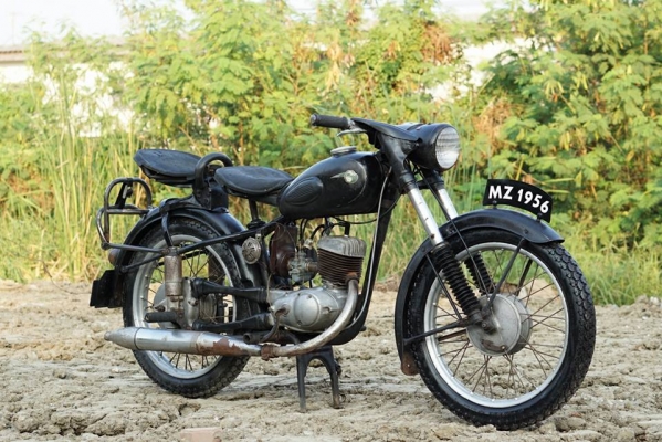 วุฒิ นนบุรี ขาย MZ125cc. ปี1956 หยดน้ำรถสวยเดิมแห้งๆ วุฒิ นนบุรี ขาย MZ125cc. ปี1956 หยดน้ำรถสวยเดิมแห้งๆ