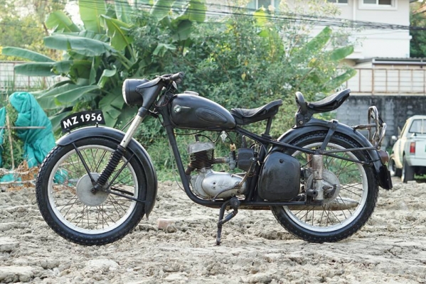 วุฒิ นนบุรี ขาย MZ125cc. ปี1956 หยดน้ำรถสวยเดิมแห้งๆ วุฒิ นนบุรี ขาย MZ125cc. ปี1956 หยดน้ำรถสวยเดิมแห้งๆ
