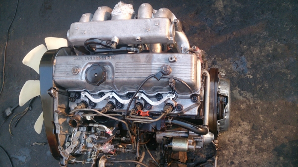 เครื่องมิตซูบิชิ สตราด้า 2500 4D56 พร้แมเกีร์ยสวยๆ