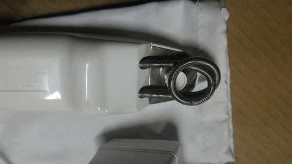 เครื่องถอดกำจัด ยี่ห้อ EPILADY ของประเทศ อิสราเอล เป็นแบบใช้การทำงานของสปริงในการหดรัด ทำงานได้เร็วไม่มีคมไม่มีอันตรายจาการโดนบาด