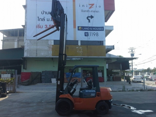 TOYOTA7FD25ขนาด2.5ตัน เสาสูง4เมตร ฮิ้งฟอร์คหน้ากว้าง กระบอกไฮโดรลิกคู่ เกียร์ธรรมดา เครื่องยนต์ดีเซล2Z รับประกันเครื่องเกียร์3เดือน ราคาต่อรองได้0816161541