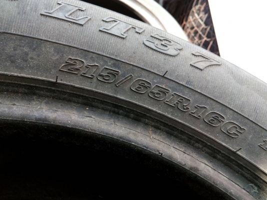 215/65R16 DUNLOP SP LT37  ชุด 4 เส้น tel.081-427-3941 ไอดีไลน์  0814273941