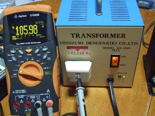 หม้อแปลงไฟจาก 220v ==> 100v ขนาด 1,000W (1KVA) ของ TOYOZUMI (TOYODEN) Japan รุ่น KD-1500 เป็นของมือสอง สภาพดีครับ