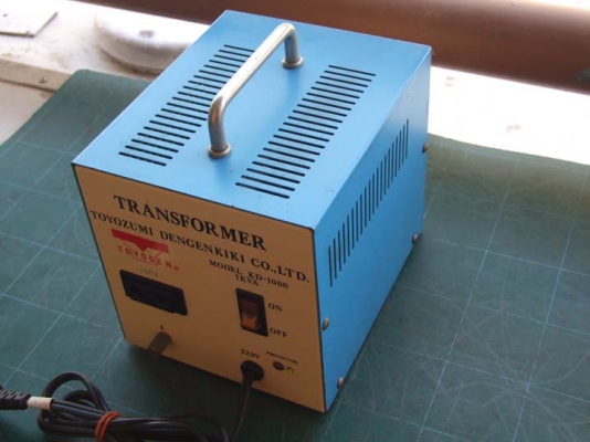 หม้อแปลงไฟจาก 220v ==> 100v ขนาด 1,000W (1KVA) ของ TOYOZUMI (TOYODEN) Japan รุ่น KD-1500 เป็นของมือสอง สภาพดีครับ