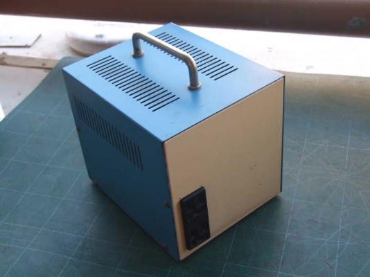 หม้อแปลงไฟจาก 220v ==> 100v ขนาด 1,000W (1KVA) ของ TOYOZUMI (TOYODEN) Japan รุ่น KD-1500 เป็นของมือสอง สภาพดีครับ