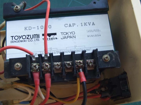 หม้อแปลงไฟจาก 220v ==> 100v ขนาด 1,000W (1KVA) ของ TOYOZUMI (TOYODEN) Japan รุ่น KD-1500 เป็นของมือสอง สภาพดีครับ