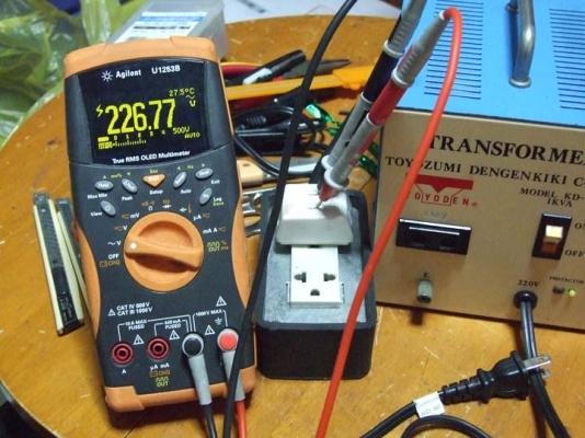 หม้อแปลงไฟจาก 220v ==> 100v ขนาด 1,000W (1KVA) ของ TOYOZUMI (TOYODEN) Japan รุ่น KD-1500 เป็นของมือสอง สภาพดีครับ