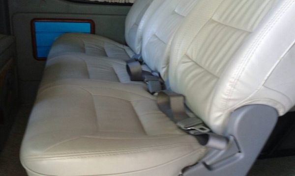 ขายรถตู้ commuter รถมือเดียวคับ 800000 บาท