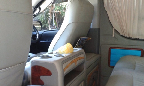 ขายรถตู้ commuter รถมือเดียวคับ 800000 บาท