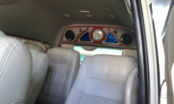 ขายรถตู้ commuter รถมือเดียวคับ 800000 บาท