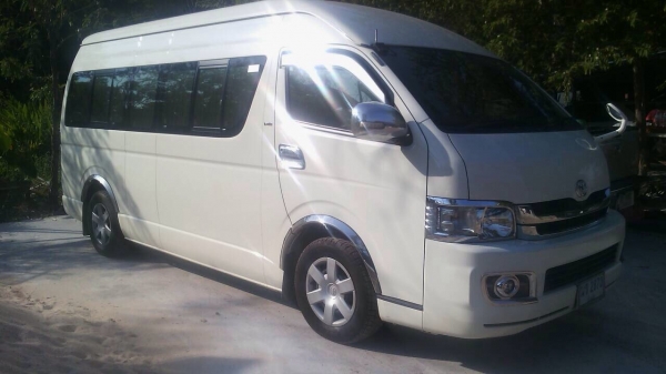 ขายรถตู้ commuter รถมือเดียวคับ 800000 บาท