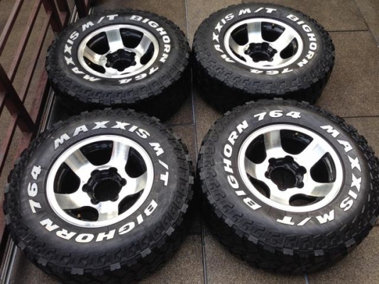 ล้อลายVX80 ขอบ15 สภาพดี ไม่มีซ่อม 6รู139 กว้าง 8.5 นิ้ว ET-28 พร้อมยาง Mud Maxxis 31 10.5 R15 ปลายปี11 ดอกเยอะ พร้อมใช้งาน ราคาไม่แพง