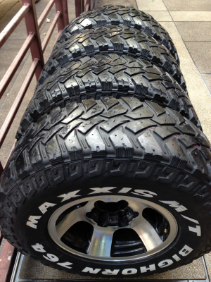 ล้อลายVX80 ขอบ15 สภาพดี ไม่มีซ่อม 6รู139 กว้าง 8.5 นิ้ว ET-28 พร้อมยาง Mud Maxxis 31 10.5 R15 ปลายปี11 ดอกเยอะ พร้อมใช้งาน ราคาไม่แพง
