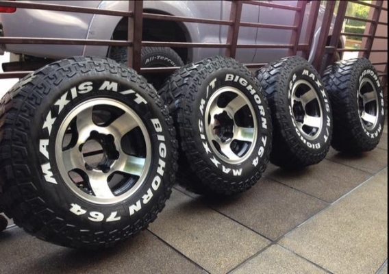ล้อลายVX80 ขอบ15 สภาพดี ไม่มีซ่อม 6รู139 กว้าง 8.5 นิ้ว ET-28 พร้อมยาง Mud Maxxis 31 10.5 R15 ปลายปี11 ดอกเยอะ พร้อมใช้งาน ราคาไม่แพง