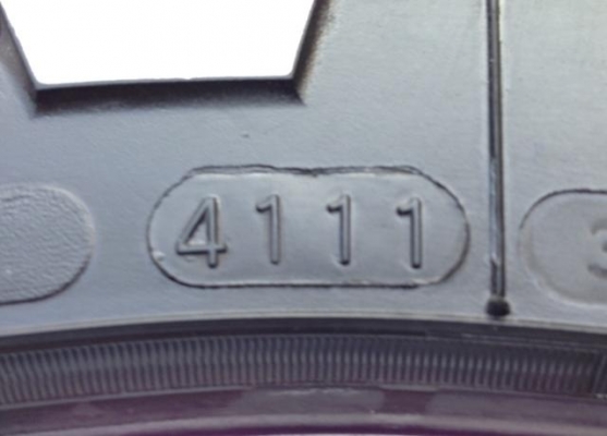 ล้อลายVX80 ขอบ15 สภาพดี ไม่มีซ่อม 6รู139 กว้าง 8.5 นิ้ว ET-28 พร้อมยาง Mud Maxxis 31 10.5 R15 ปลายปี11 ดอกเยอะ พร้อมใช้งาน ราคาไม่แพง