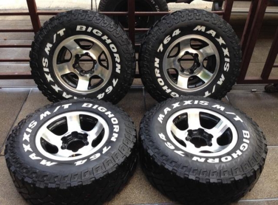 ล้อลายVX80 ขอบ15 สภาพดี ไม่มีซ่อม 6รู139 กว้าง 8.5 นิ้ว ET-28 พร้อมยาง Mud Maxxis 31 10.5 R15 ปลายปี11 ดอกเยอะ พร้อมใช้งาน ราคาไม่แพง