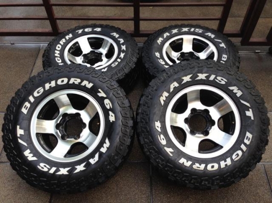 ล้อลายVX80 ขอบ15 สภาพดี ไม่มีซ่อม 6รู139 กว้าง 8.5 นิ้ว ET-28 พร้อมยาง Mud Maxxis 31 10.5 R15 ปลายปี11 ดอกเยอะ พร้อมใช้งาน ราคาไม่แพง