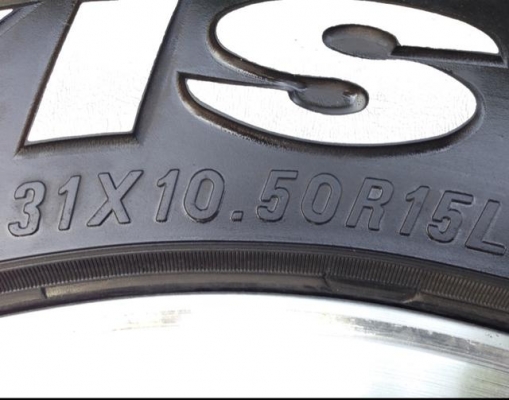 ล้อลายVX80 ขอบ15 สภาพดี ไม่มีซ่อม 6รู139 กว้าง 8.5 นิ้ว ET-28 พร้อมยาง Mud Maxxis 31 10.5 R15 ปลายปี11 ดอกเยอะ พร้อมใช้งาน ราคาไม่แพง