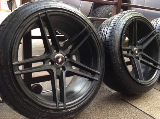 ล้อ Vossen ขอบ17 สภาพดี ไม่มีซ่อม 4รู100 หน้า 7.5 นิ้ว ET40 หลัง 8.5 นิ้ว ET35 พร้อมยาง Dunlop 205 45 17 ปลายปี14 ดอกเต็ม ใช้ยาว ราคาไม่แพง