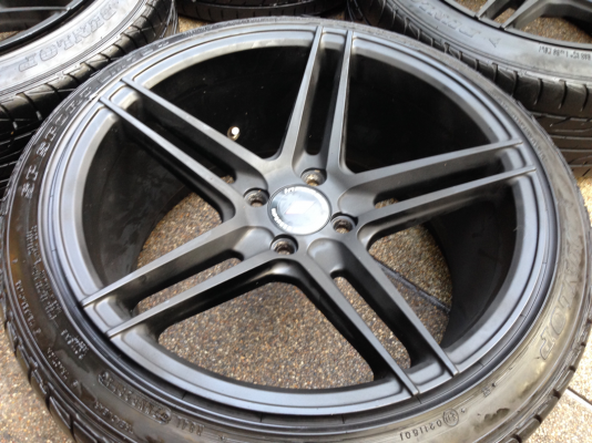 ล้อ Vossen ขอบ17 สภาพดี ไม่มีซ่อม 4รู100 หน้า 7.5 นิ้ว ET40 หลัง 8.5 นิ้ว ET35 พร้อมยาง Dunlop 205 45 17 ปลายปี14 ดอกเต็ม ใช้ยาว ราคาไม่แพง