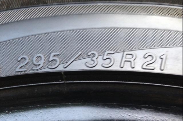 ยาง Yokohama ADVAN 295 35 21 ปลายปี12 ดอกเต็ม ใช้ยาว ราคาไม่แพง