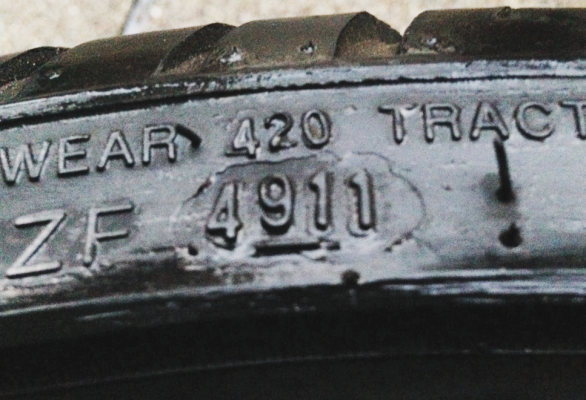 ยาง Sunny 225 35 20 หลัง Nitto 245 35 20 ปี13 ดอกเต็ม ใช้ยาว ราคาไม่แพง