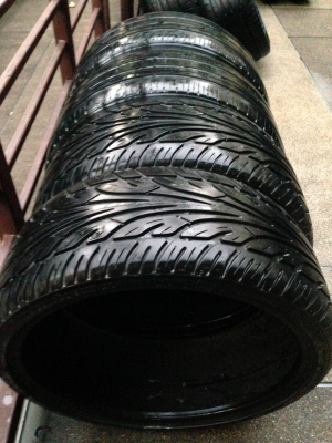 ยาง Sunny 225 35 20 หลัง Nitto 245 35 20 ปี13 ดอกเต็ม ใช้ยาว ราคาไม่แพง