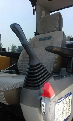 ขายแม็คโคร komatsu PC 130  รุ่น8 ดาวน์/สด