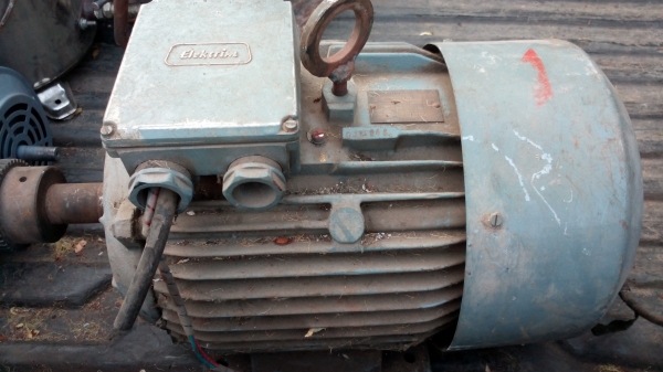 ขาย !! มอเตอร์15แรง3สาย.ยี่ห้อ.อิเล็คทิม.รอบ1450พร้อมใช้งาน