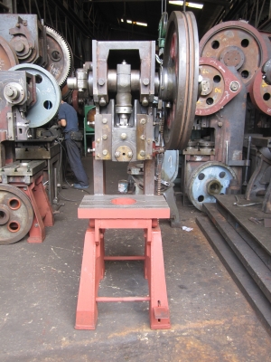 เครื่องปั๊มโลหะ(เฟรมเหล็กเหนียว)