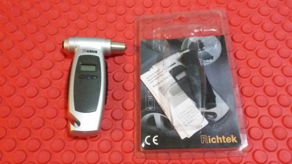 ((ขาย)) ตัววัดลมยาง ทุบกระจก ตัดสายเข็มขัด ราคา 500 บาท (ของใหม่) สนใจติดต่อ 099-198-6308