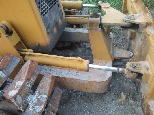 ขาย 165,000 แทรคเตอร์ KOMATSU D20-6 ไลร์6ทิศทางเครื่องดีเกียร์แรงรถสวยพร้อมใช้ 090-772-3710 090-772-3708 ขาย 165,000 แทรคเตอร์ KOMATSU D20-6 ไลร์6ทิศทางเครื่องดีเกียร์แรงรถสวยพร้อมใช้ 090-772-3710 090-772-3708