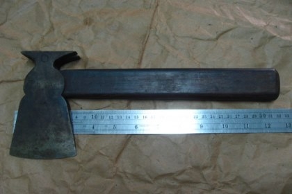 ขายขวานหัวหงอนถอนตะปูได้งานเก่าโบราณน้ำหนักดีเหล็กดี